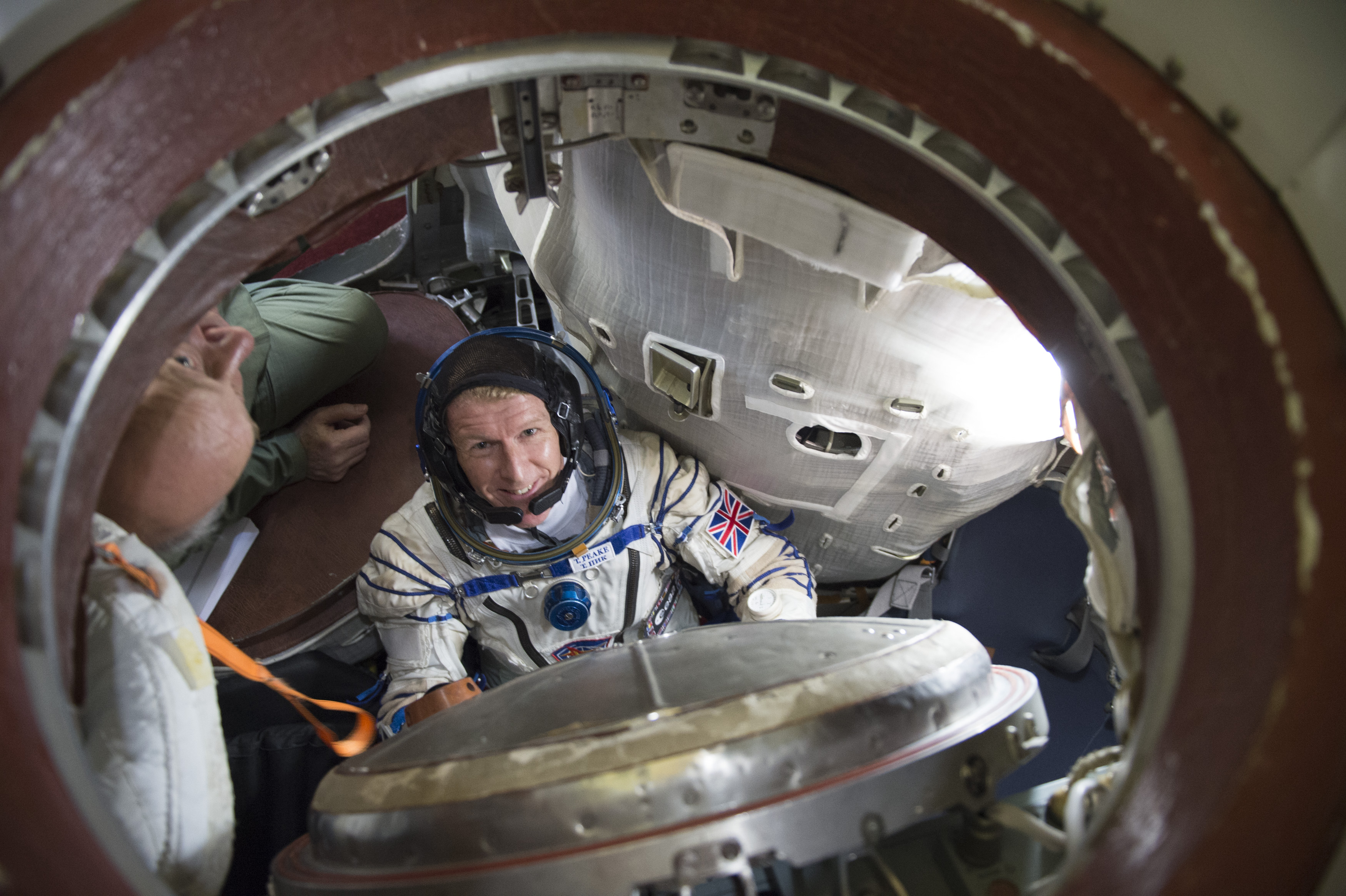Фото космического корабля в космосе. Капсула корабля "Союз ТМА-22". Спускаемый аппарат космического корабля Союз. Корабль Союз внутри. Космическая капсула.