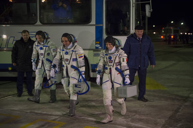 Arrival at the launch pad of Expedition 42/43 crew members 
