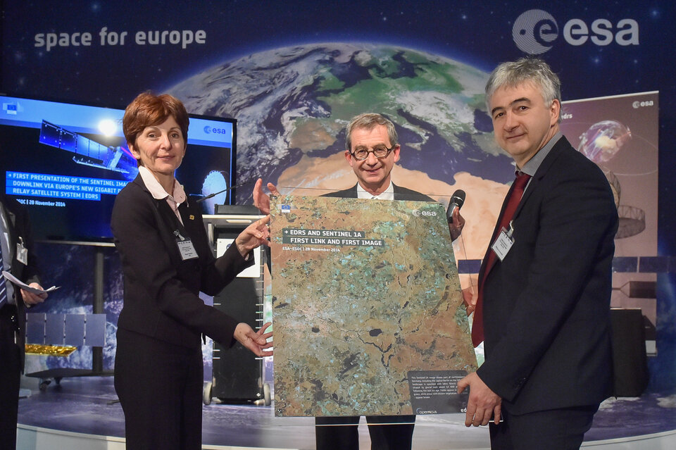 M. Vaissiere, P. Goudy and W. Scheremet present the EDRS/S1 Berlin image