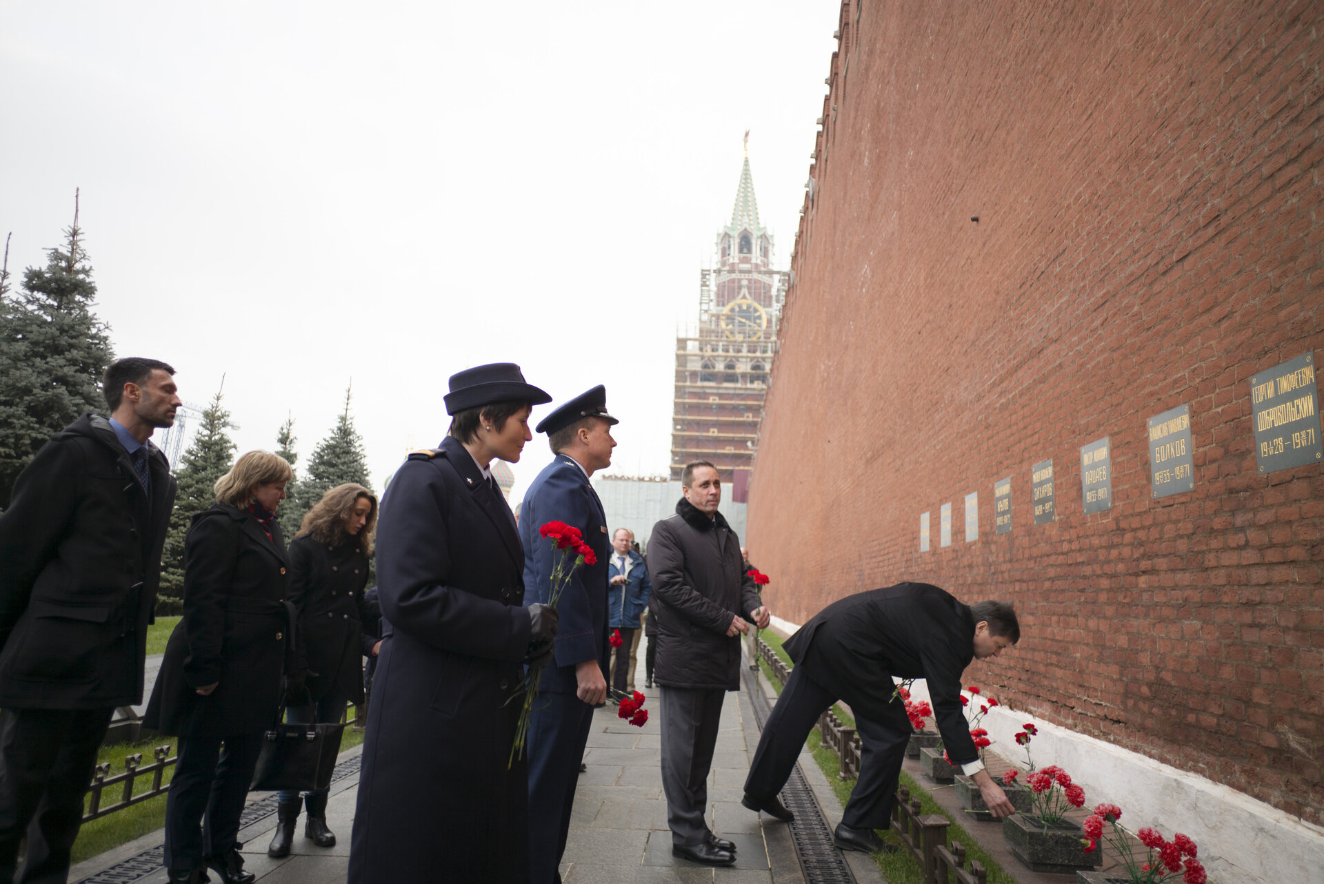 Expedition 42/43 backup and prime crew members at the Kremlin Wall in Moscow