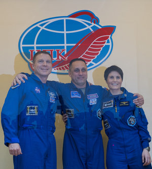 Expedition 42/43 prime crew members during press conference