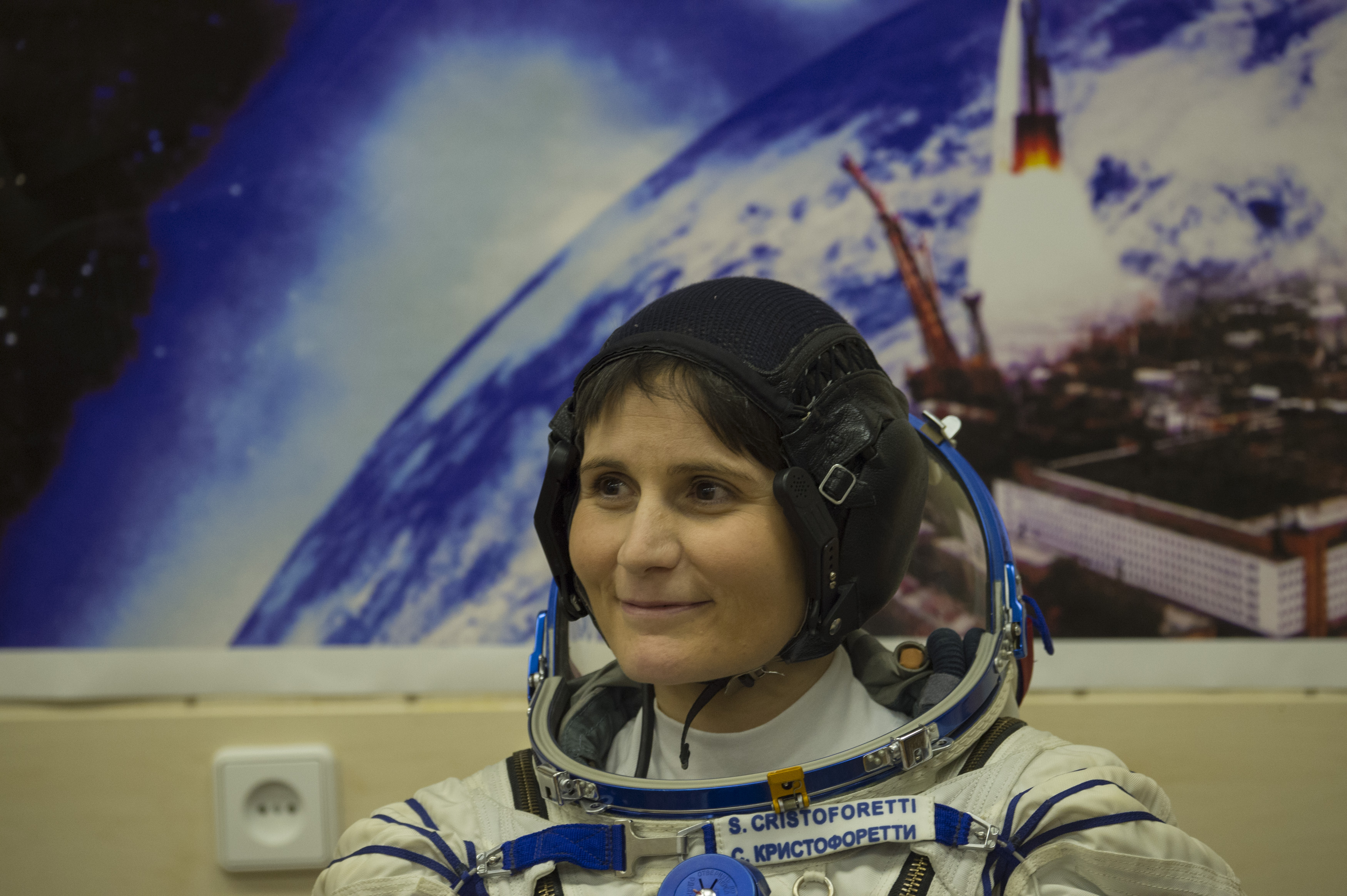 Женщина космонавт фото. Саманта Кристофоретти. Саманта Кристофоретти космонавт. Космонавт женщина Саманта Кристофоретти.
