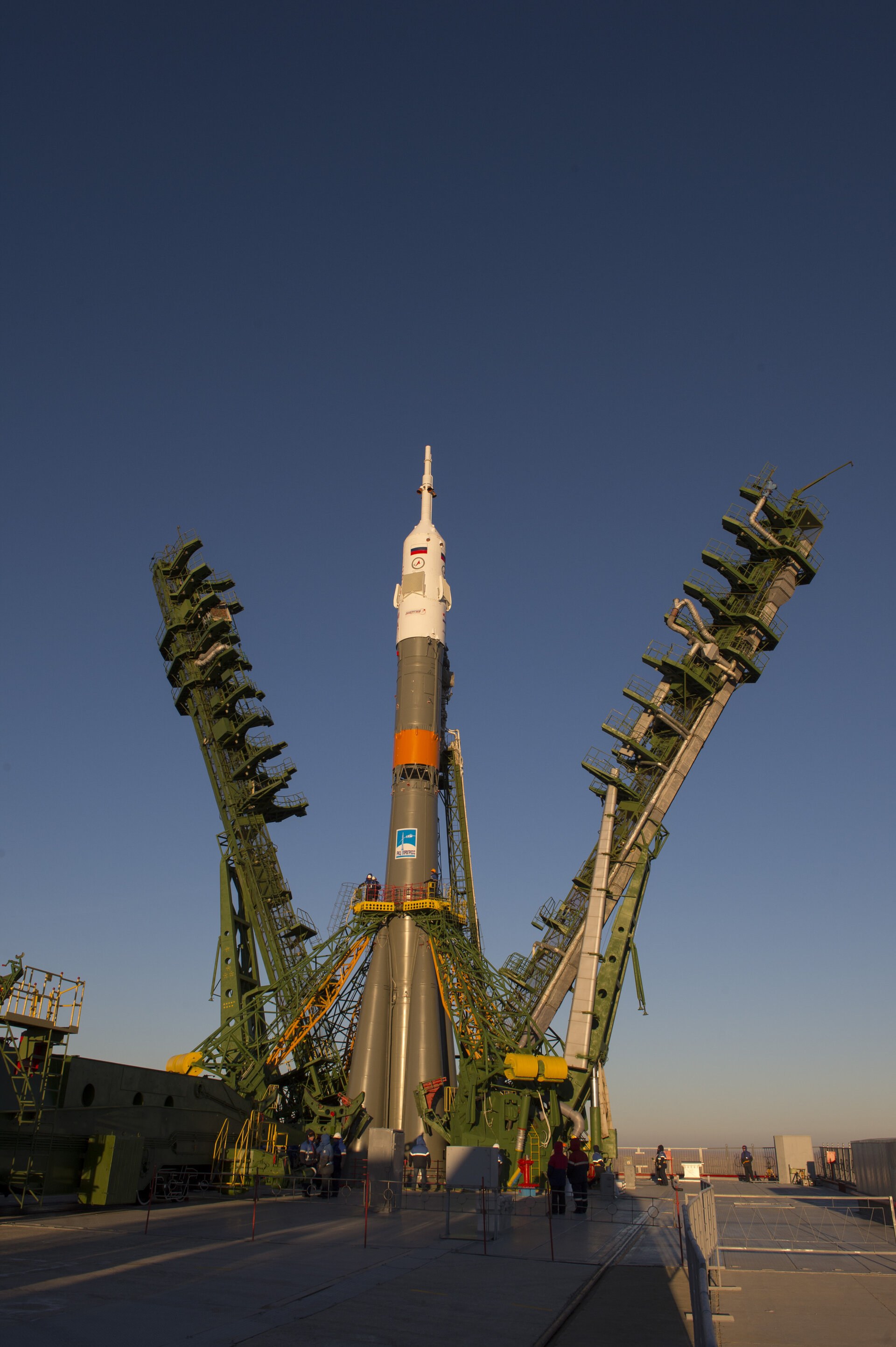 Soyuz moved into vertical position