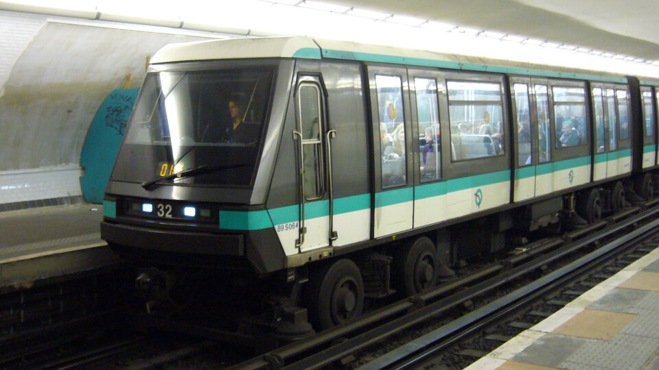 Paris Metro train