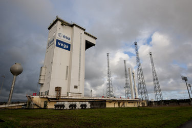 Vega VV04 on launch pad