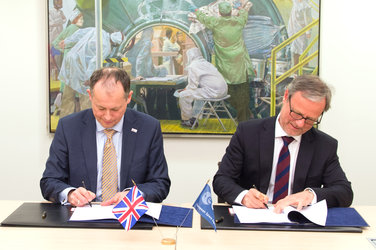 Signature ESA/United Kingdom of the Collaborative Ground Segment Agreement 