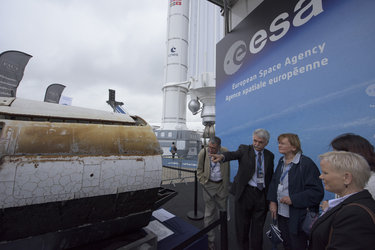 Franco Bonacina presents the ESA pavilion to Marie-George Buffet