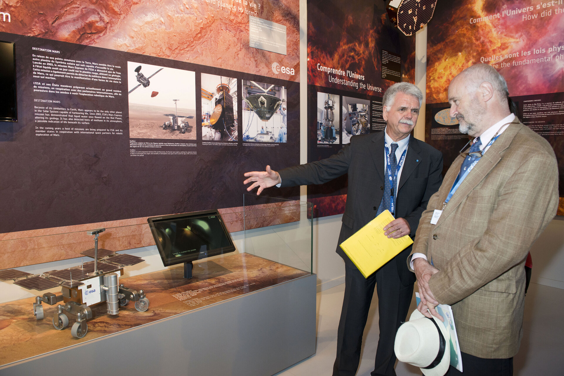 Franco Bonacina presents to Brice Lalonde the ESA pavilion