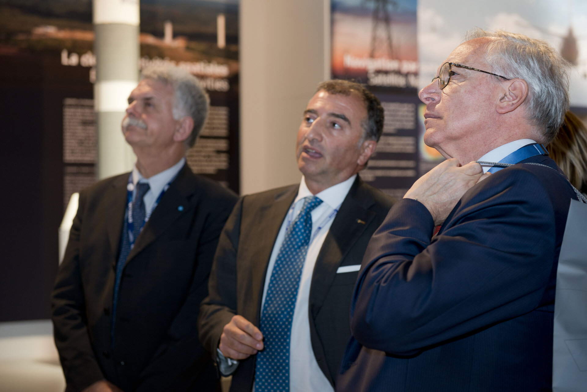 Giuseppe Morsillo presents to Guglielmo Epifani the ESA pavilion