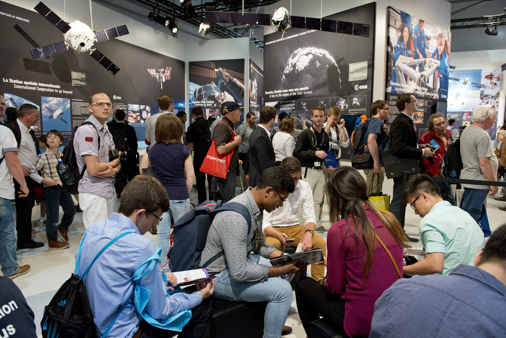 Public at the ESA Pavilion, Paris Air and Space Show