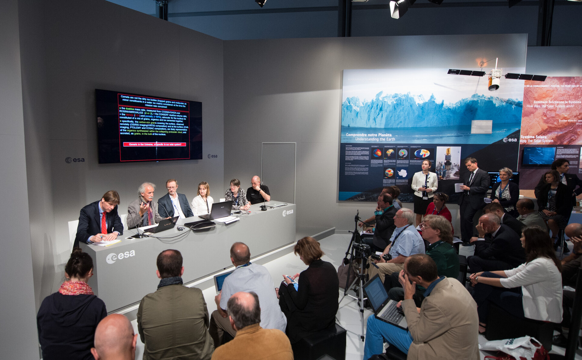 Rosetta briefing at the ESA Pavilion