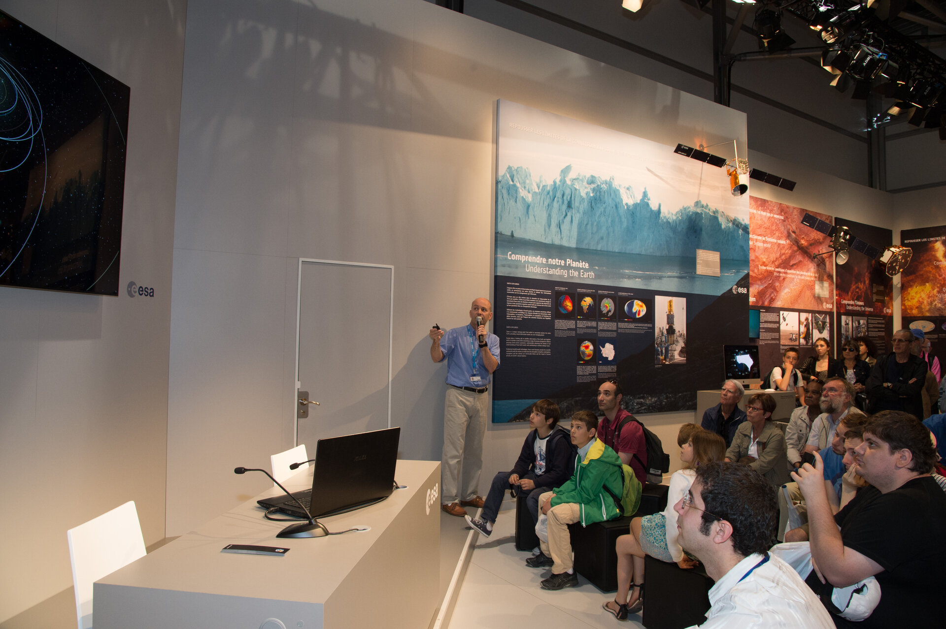 Rosetta presentation at the ESA Pavilion