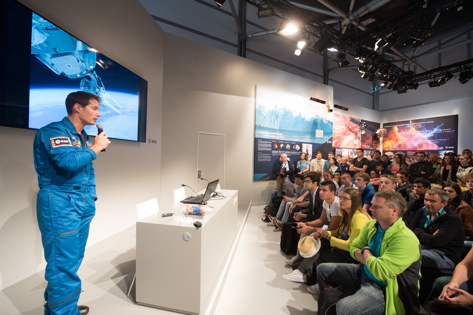 Thomas Pesquet meets the public at the ESA pavilion