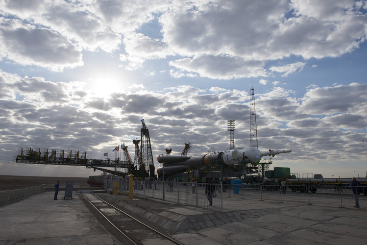 Soyuz TMA-18M spacecraft moved into vertical position