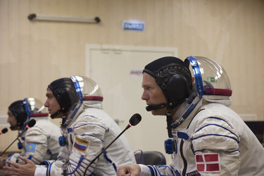 Andreas Mogensen talking to gathered friends, family and dignitaries