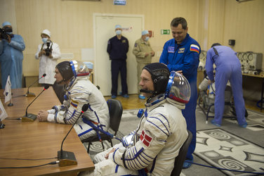 Andreas Mogensen talking to gathered friends, family and dignitaries