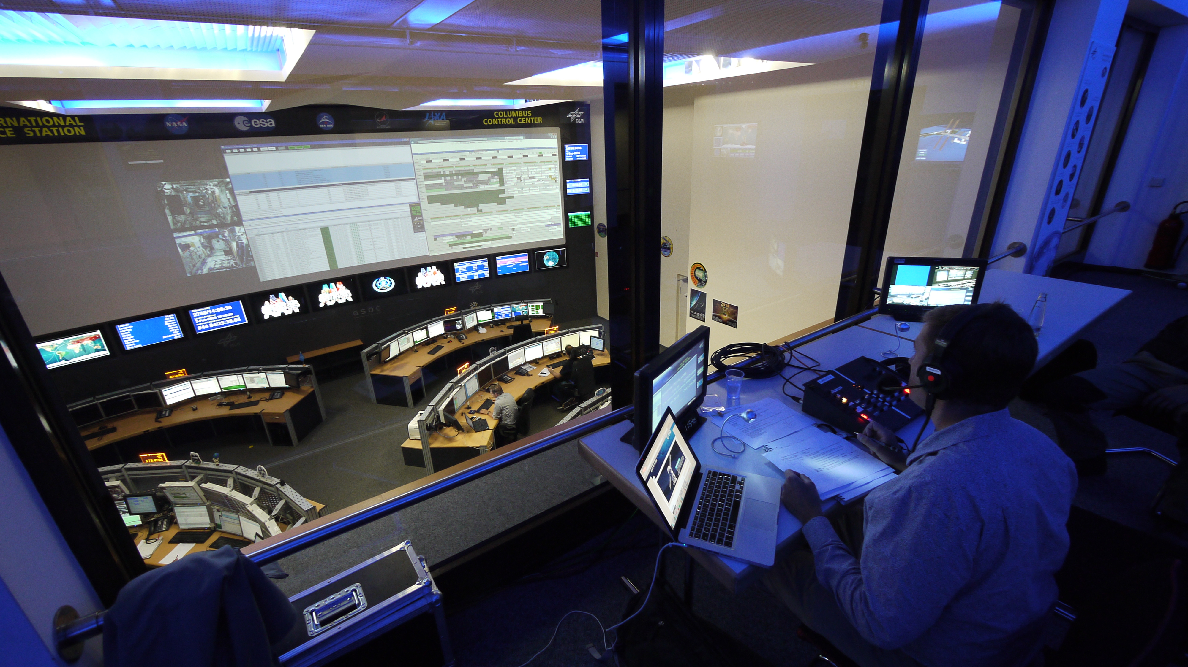 Central control. Центр управления полетами НАСА. ЦУП SPACEX. Европейский центр управления космическими полётами. ЦУП НАСА.