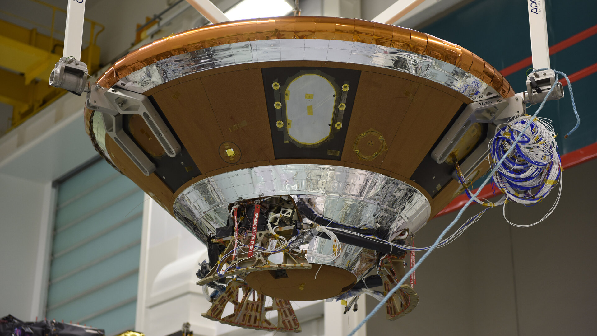 Das Schiaparelli-Modul wird auf den Spurengas-Orbiter (TGO) montiert