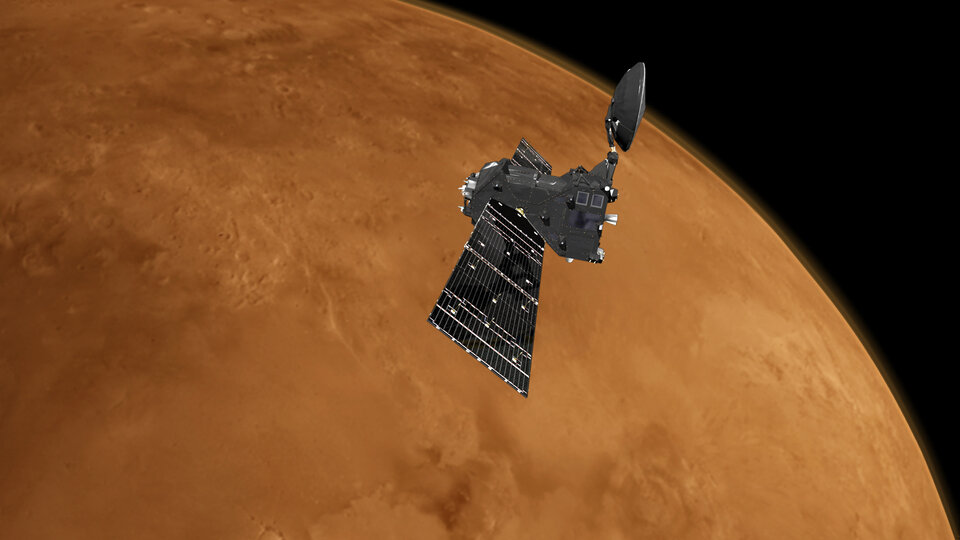 Trace Gas Orbiter in primo piano, Marte sullo sfondo. Credits: ESA
