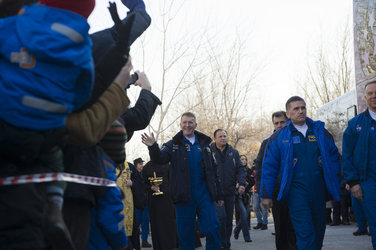 Tim Peake waves farewell to family and friends