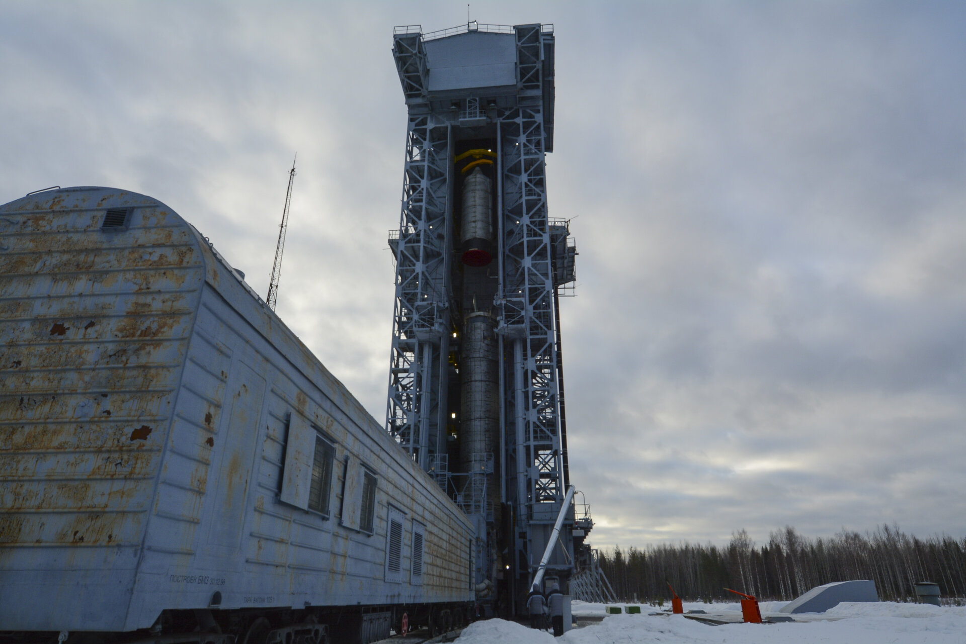 Sentinel-3A upper composite hoisted to the top of the service tower