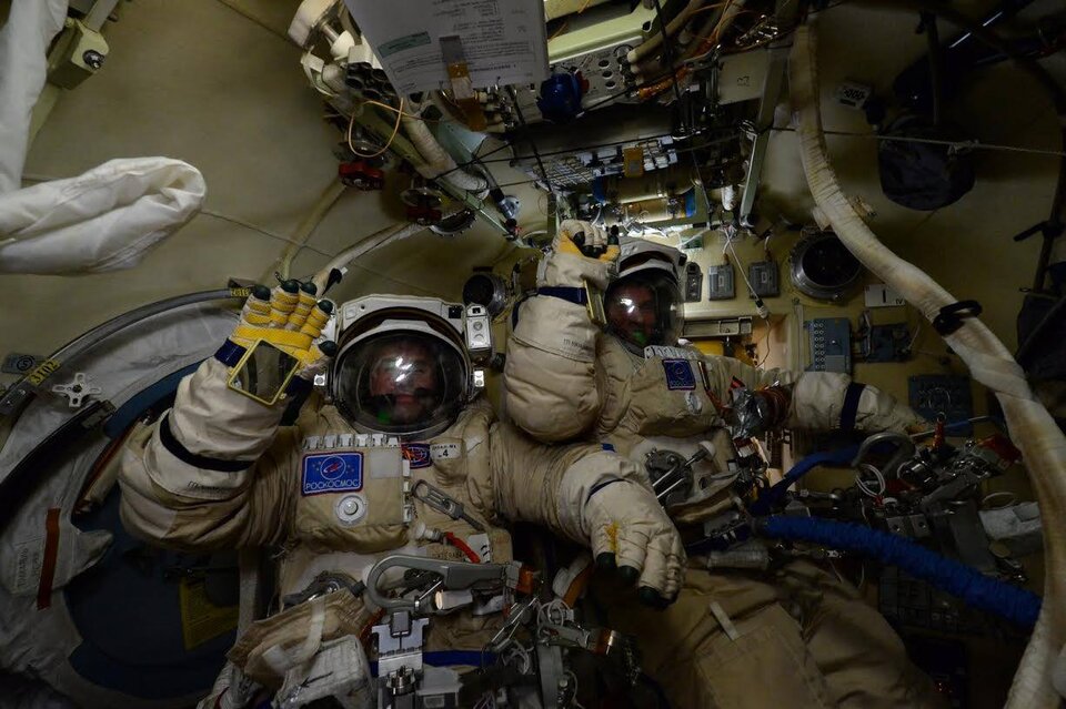 Juri Malenchenko und Sergey Volkov vor ihrem Weltraumspaziergang