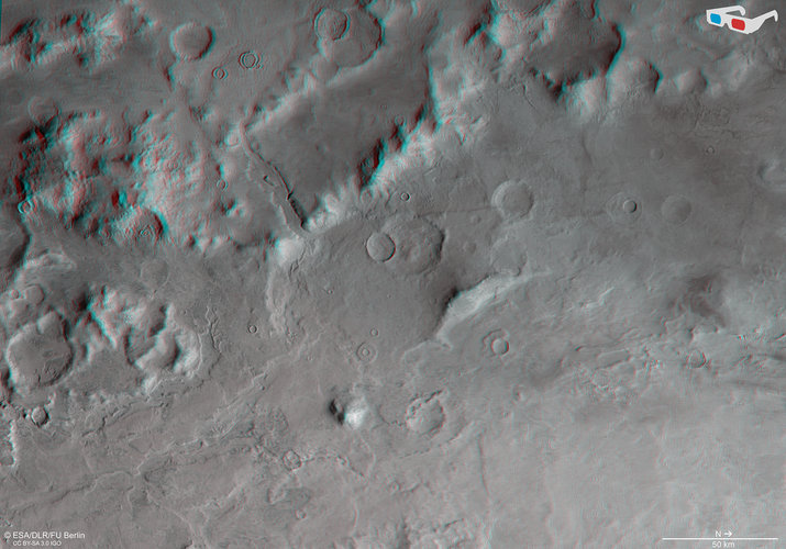 Hellas Basin rim in 3D 