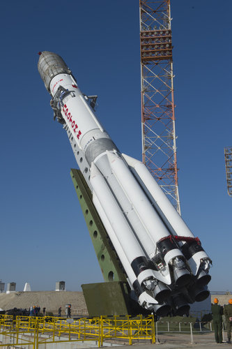 Proton rocket moved into vertical position