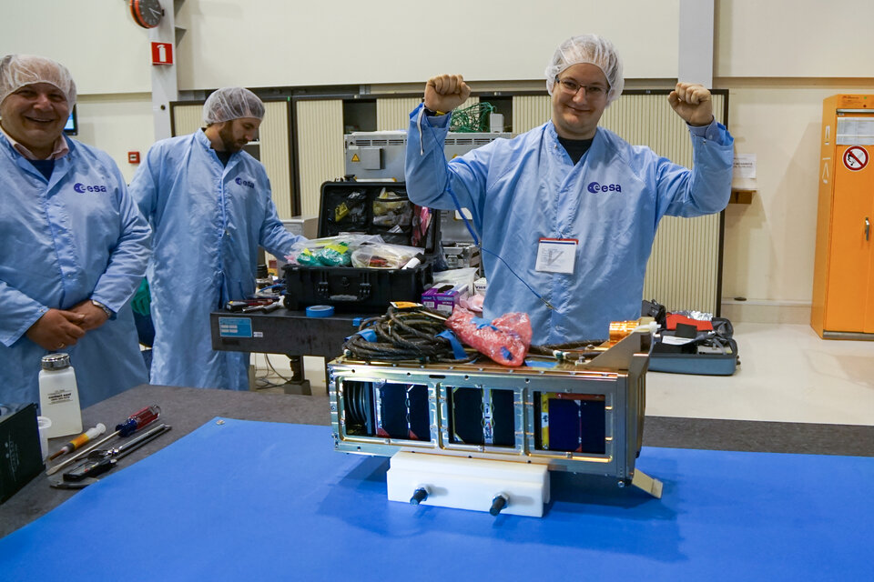 Les trois CubeSats qui profiteront du lancement d'une fusée russe Soyouz pour s'envoler vers l'espace 