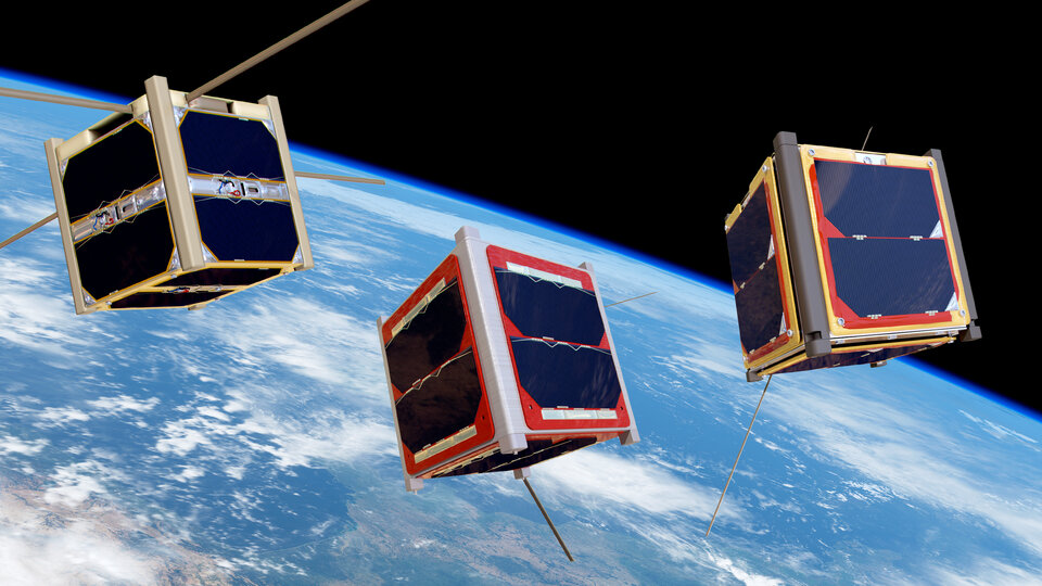 CubeSats bei der Erdumrundung