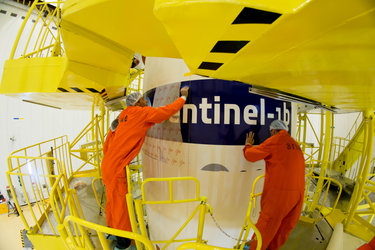 Sentinel-1B logo applied to the Soyuz fairing