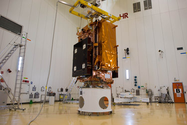 Sentinel-1B satellite in the S3B preparation building