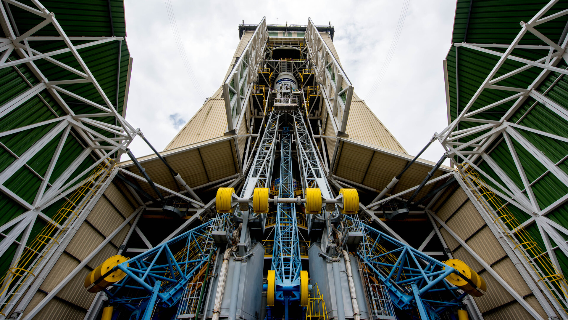 Soyuz VS14 in the mobile gantry