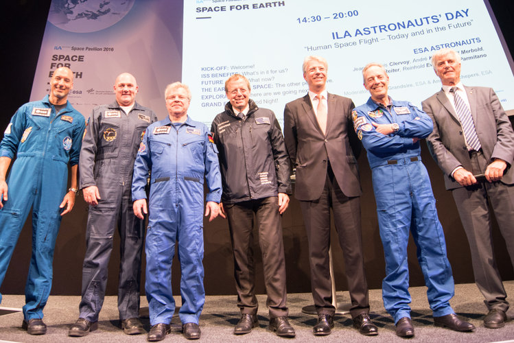 Jan Wörner with ESA astronauts