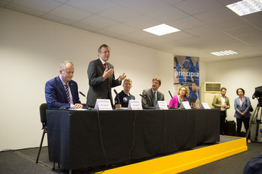 Jan Woerner speaking at Press conference with ESA astronaut Tim Peake