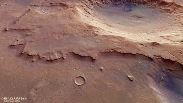 Mars Express spies a nameless and ancient impact crater