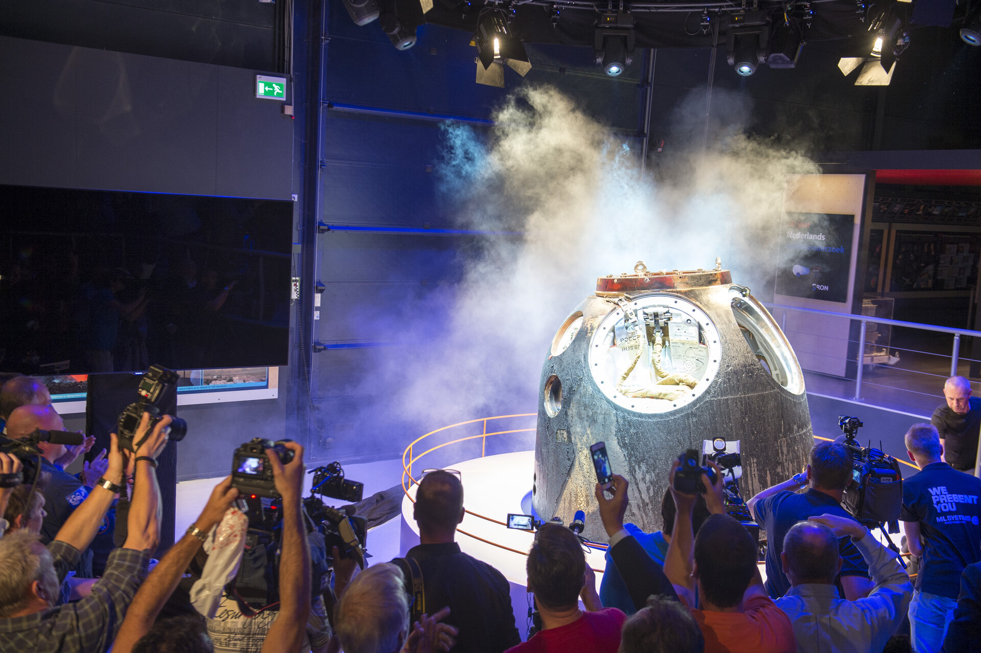 De onthulling van de Sojoez-capsule van André Kuipers bij Space Expo
