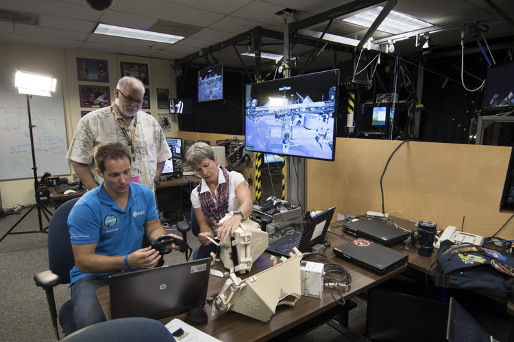 Thomas Pesquet and Peggy Whitson during training at JSC 