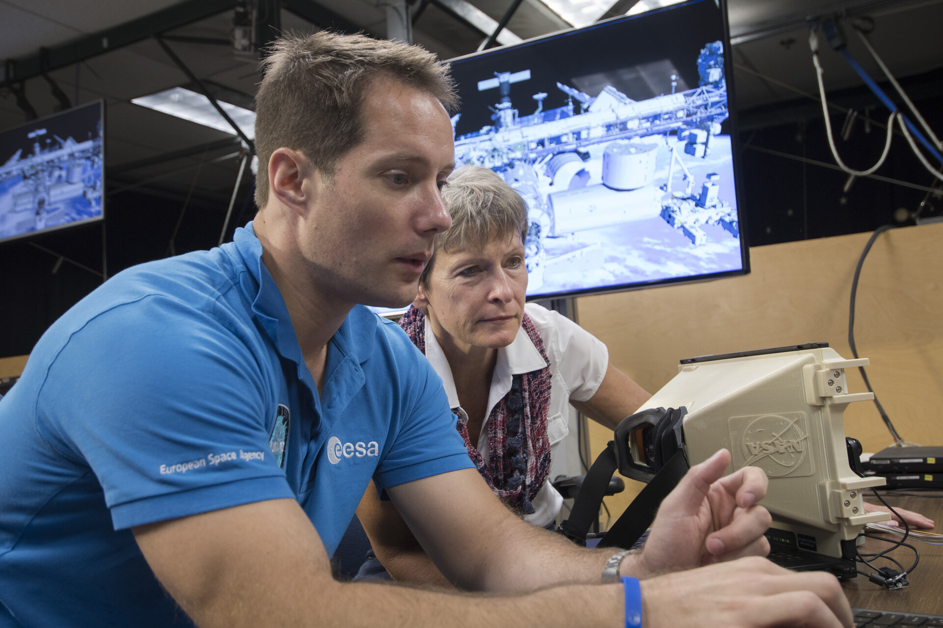 Thomas Pesquet and Peggy Whitson during training at JSC 