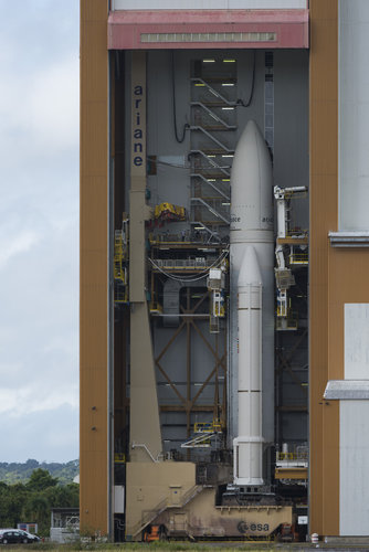 Ariane 5 in the BAF ready for transfer to the launch pad