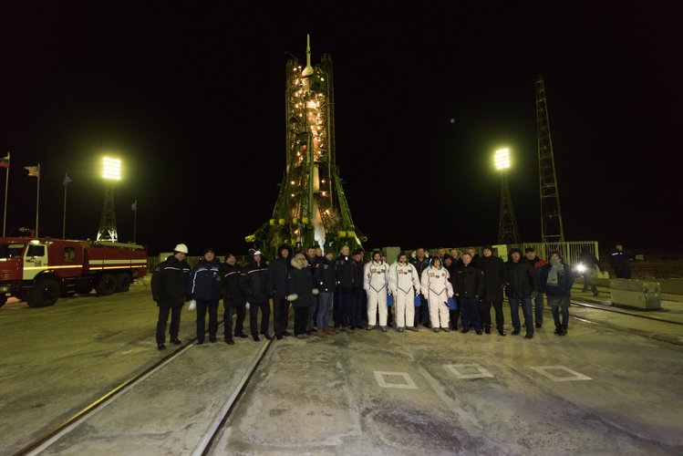 Expedition 50 crewmembers and dignitaries at the launch pad
