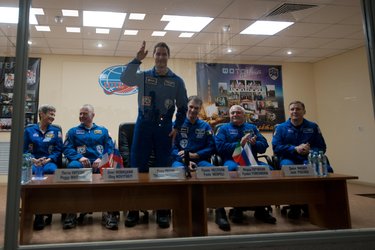 Prime and backup crewmembers during the pre-launch press conference