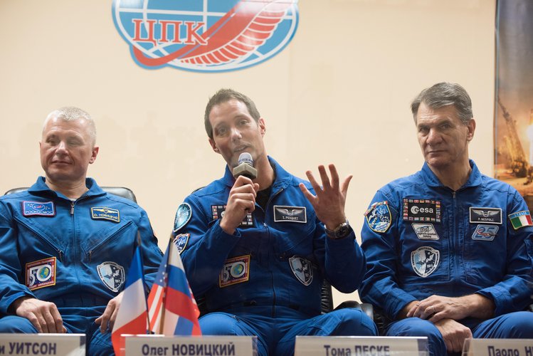 Prime and backup crewmembers during the pre-launch press conference