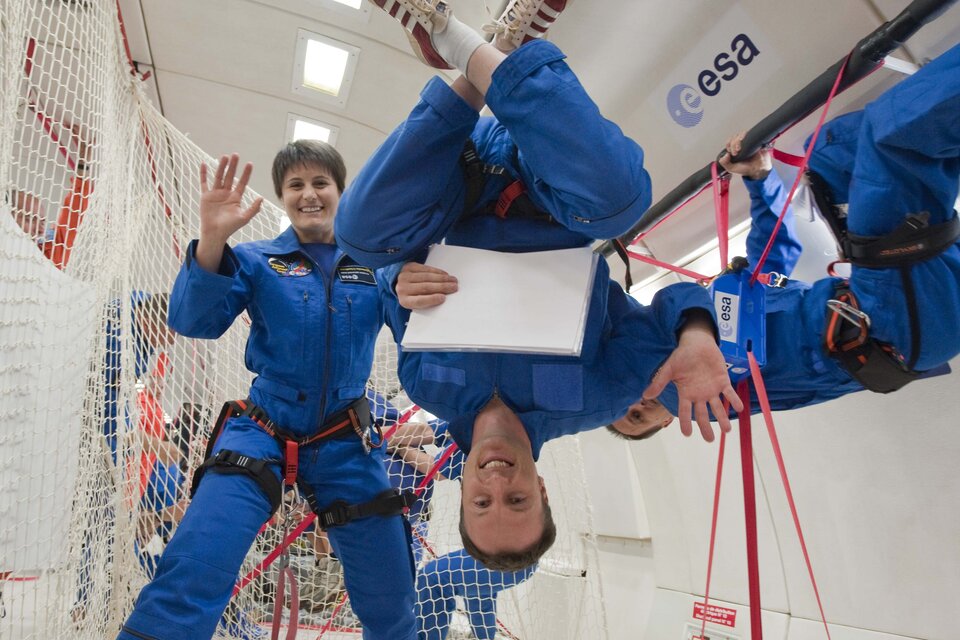 Les astronautes de l'ESA Samantha Cristoforetti et Matthias Maurer pendant un vol parabolique