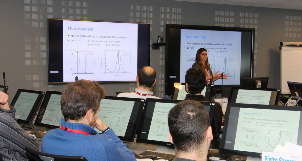 Twistosity member explains fluorescence principles at ESA Training Week in Redu