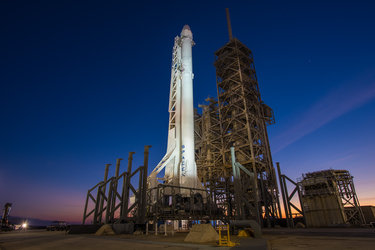 Falcon 9 launcher with Dragon spacecraft