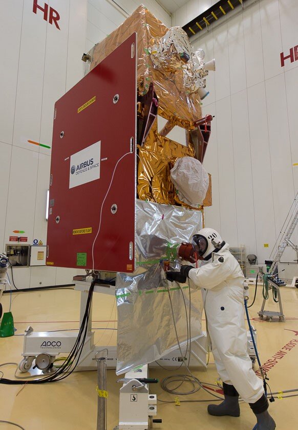 Sentinel-2B bei der Betankung 