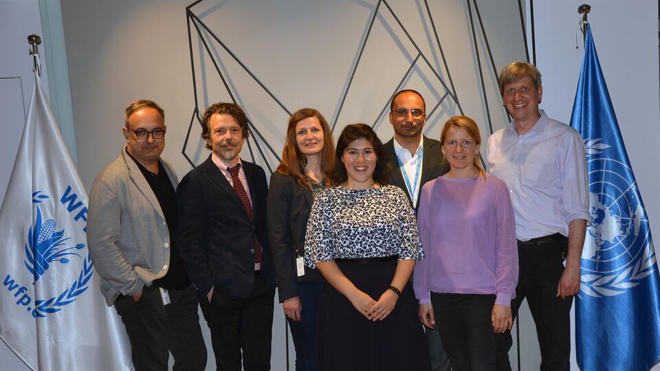 Das Projektteam von DLR und WFP (v.l.n.r.): Rogerio Bonifacio (WFP), Giancarlo Pini (WFP), Michaela Bettinger (DLR), Nadine Lombardo (WFP), Sirio Modugno (WFP), Ursula Gessner (DLR) und Stefan Voigt (DLR).  