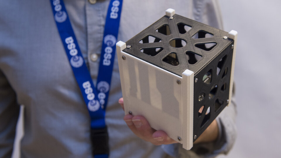 Electrical lines in CubeSat body