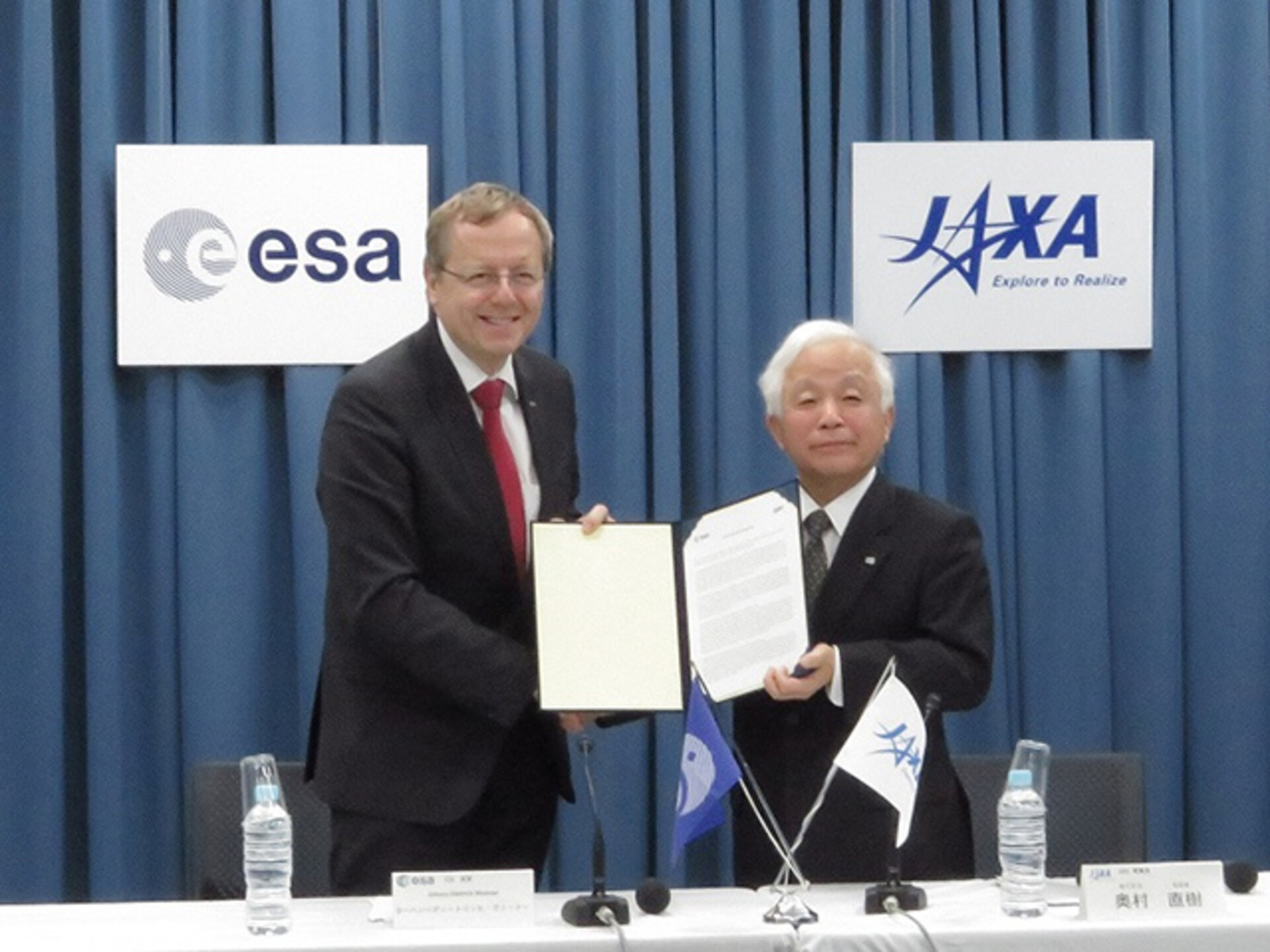 ESA Director General, Johann-Dietrich Wörner and JAXA President Naoki Okumura